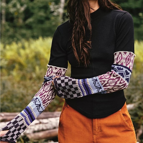 NWT Gorgeous thermal cuff by Free People in size small - Picture 7 of 14